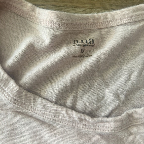 A.N.A Woman’s Pale Pink Pocket Tee – Size XS- LIKE NEW - Picture 4 of 5